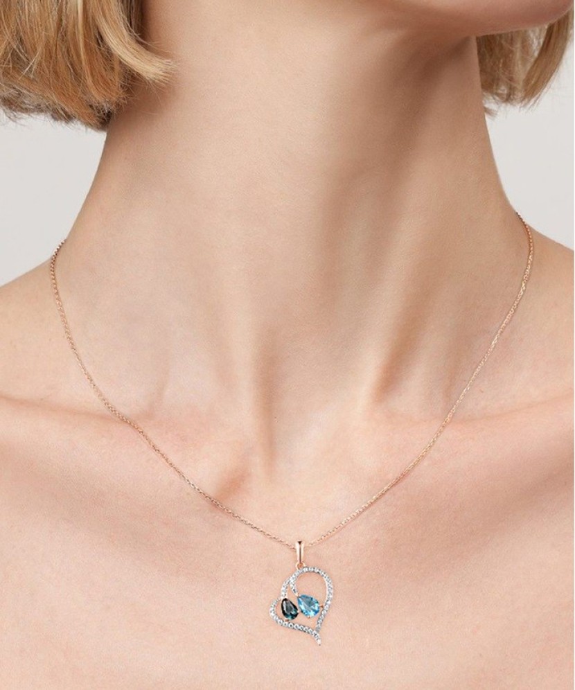 Кольцо из золочёного серебра с фианитами "Сердце" Кольцо из золочёного серебра с фианитами "Сердце"