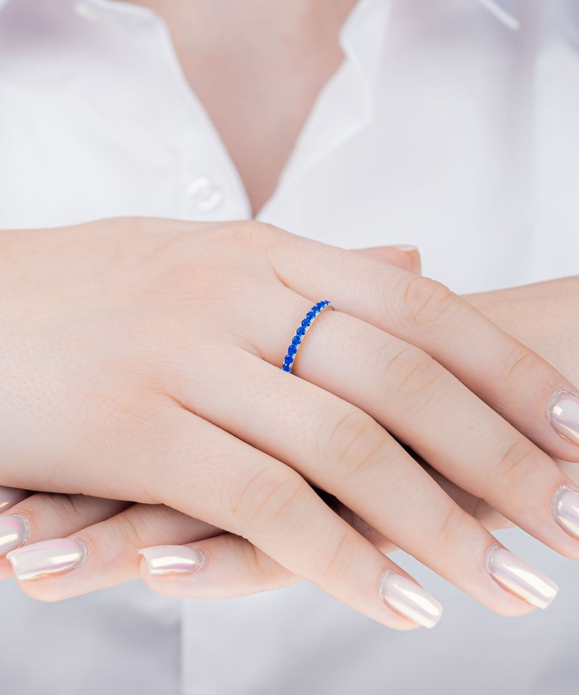 Кольцо из серебра с фианитами Кольцо из серебра с фианитами