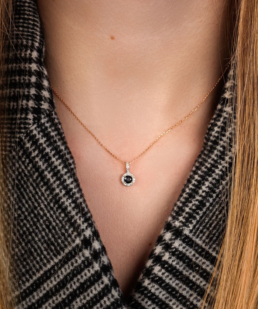 Gold pendant with sapphire and diamonds