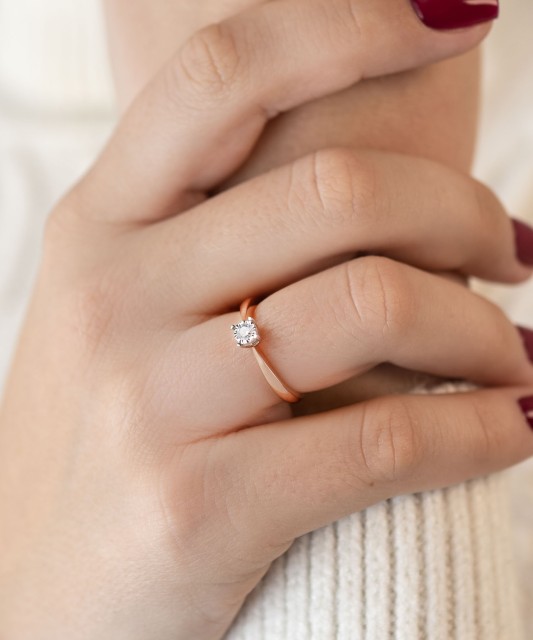 Gold ring with diamond