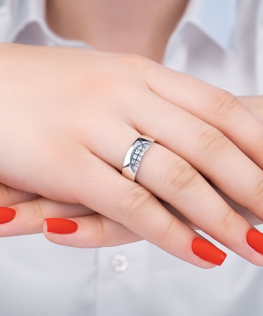 Sterling silver ring with zircons