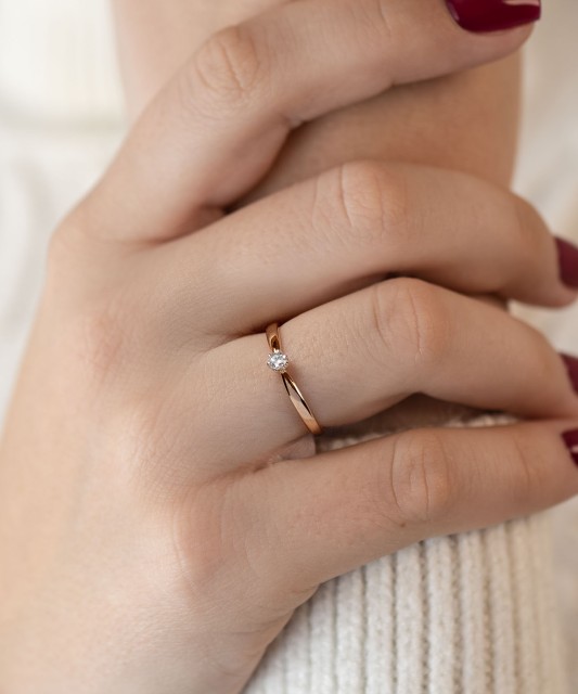 Gold ring with diamond