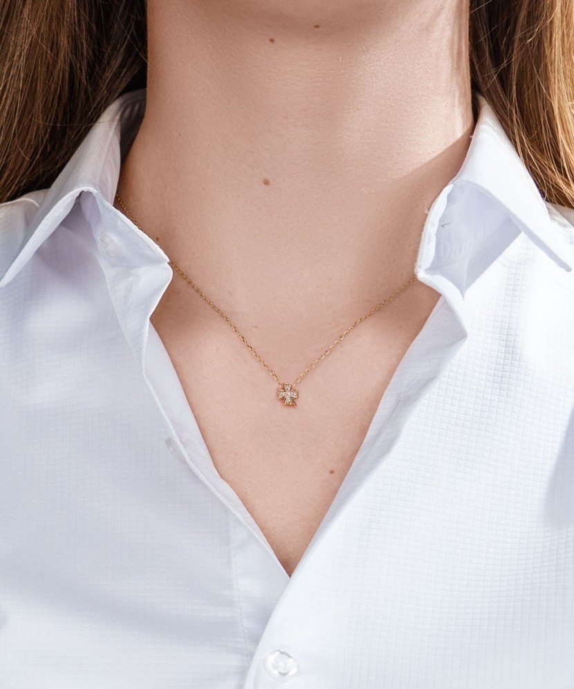Gold chain with zirconium pendant "Clover"