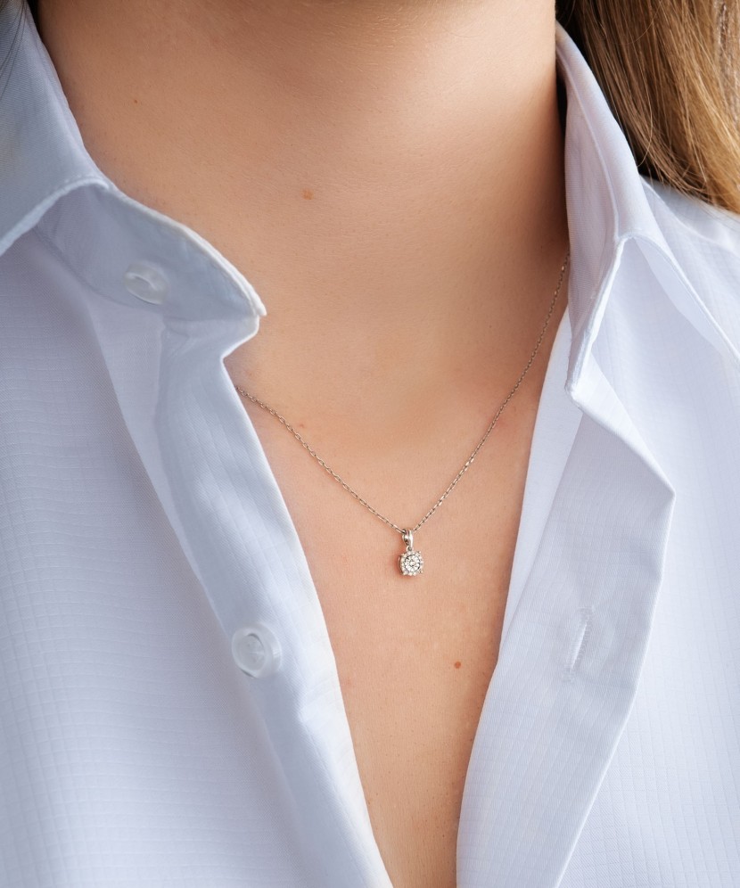 White Gold pendant with diamonds