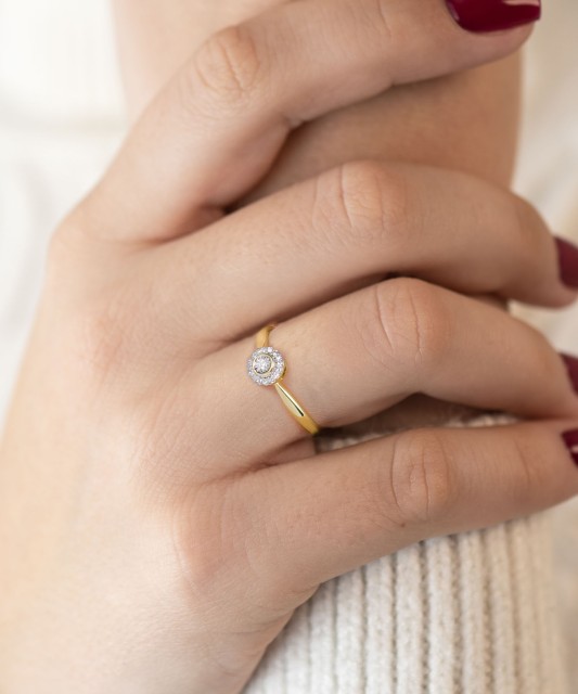 Yellow Gold ring with diamonds