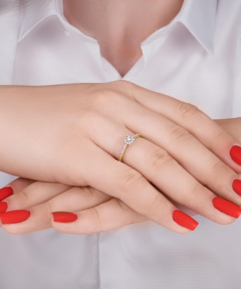 Кольцо из желтого золота с бриллиантами Кольцо из желтого золота с бриллиантами