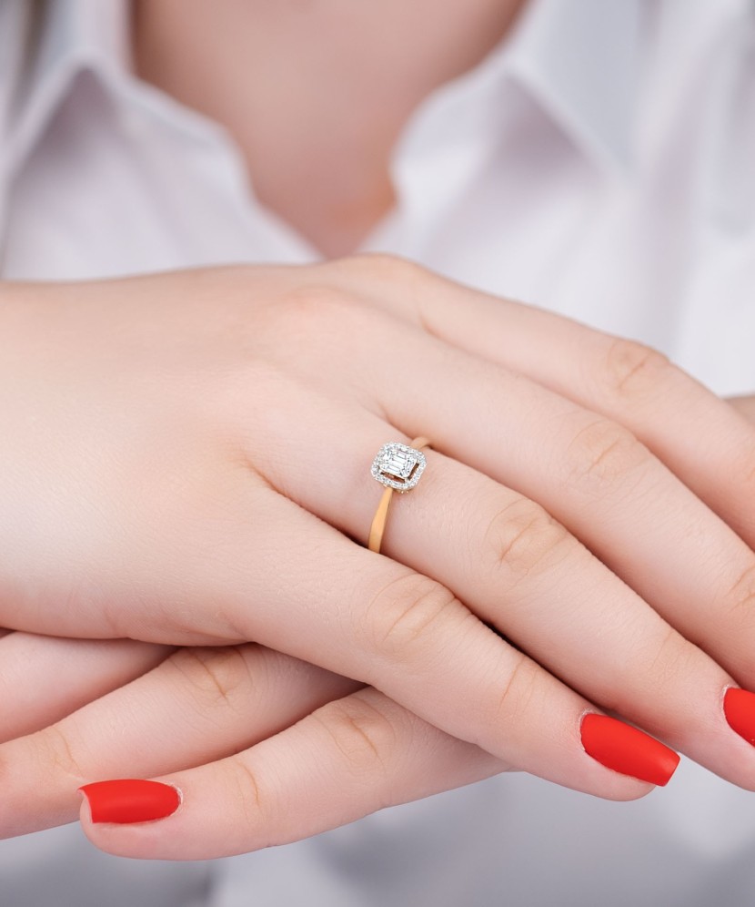 Gold ring with diamonds