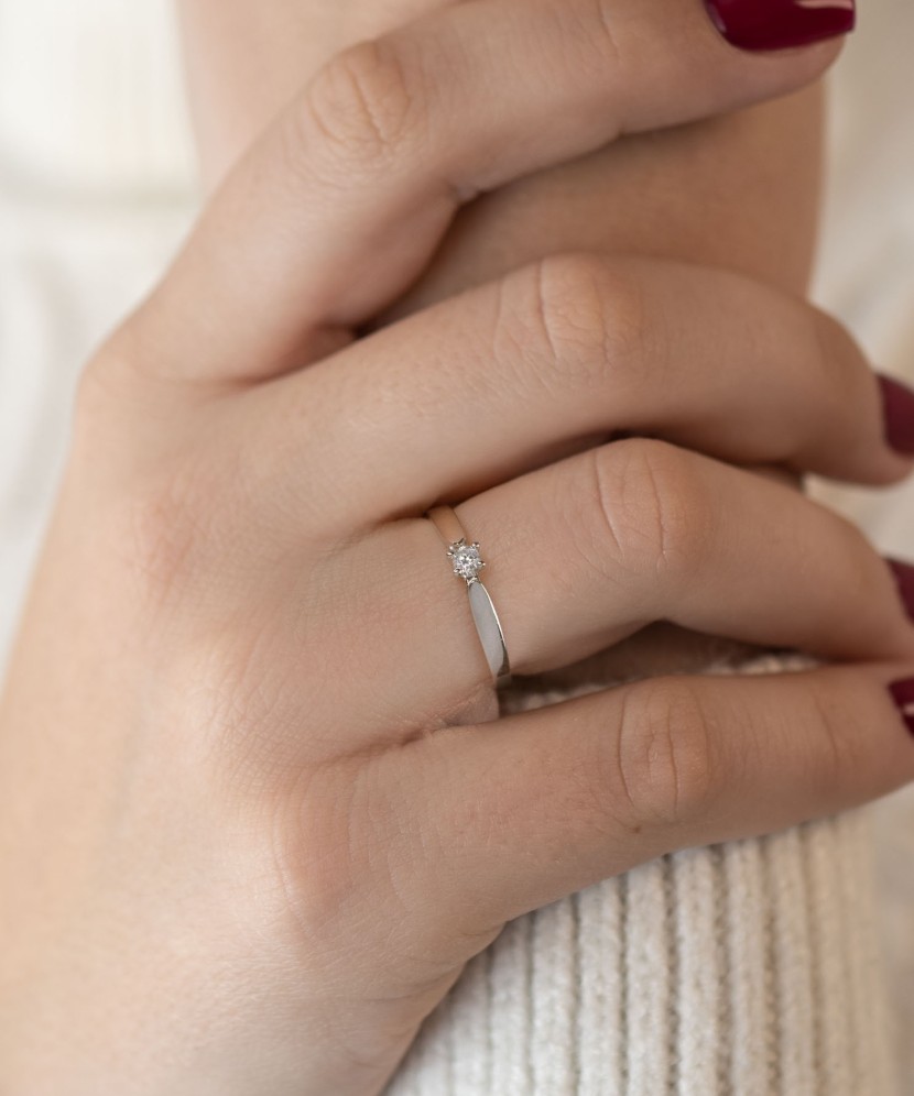 Gold ring with diamond