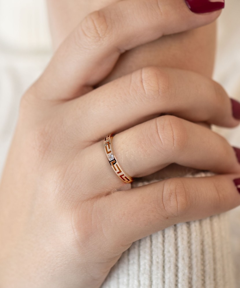 Gold ring with zircon