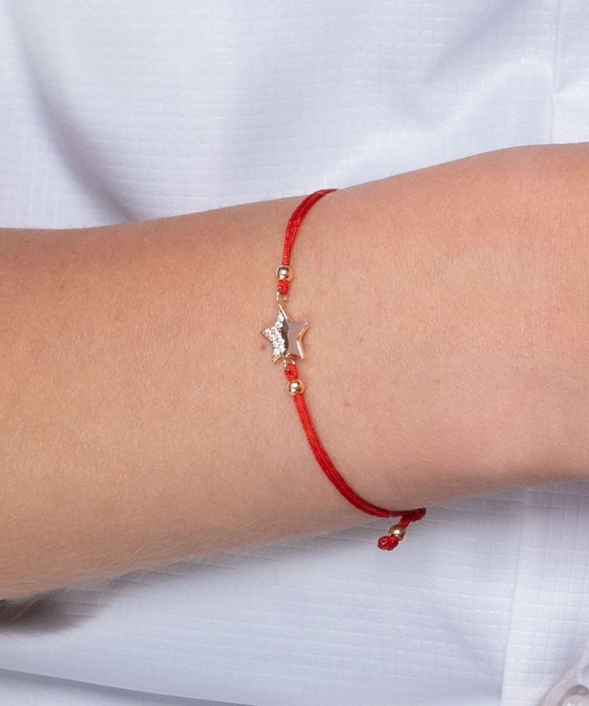 Red string bracelet with a gold pendant and zirconium "Star"