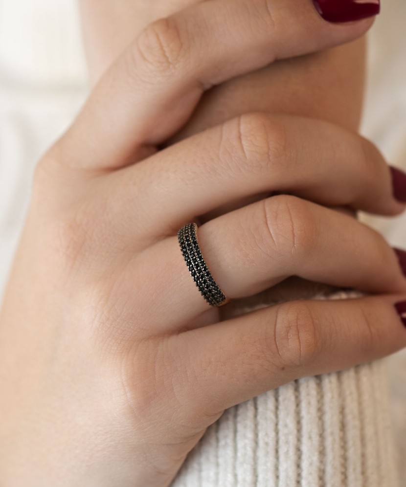 Gold ring with zircons