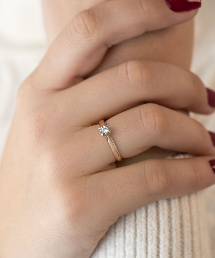 Золотое кольцо с алмазом Золотое кольцо с алмазом