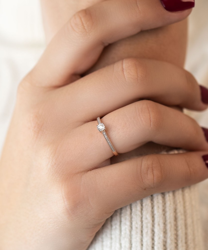 Gold ring with diamond