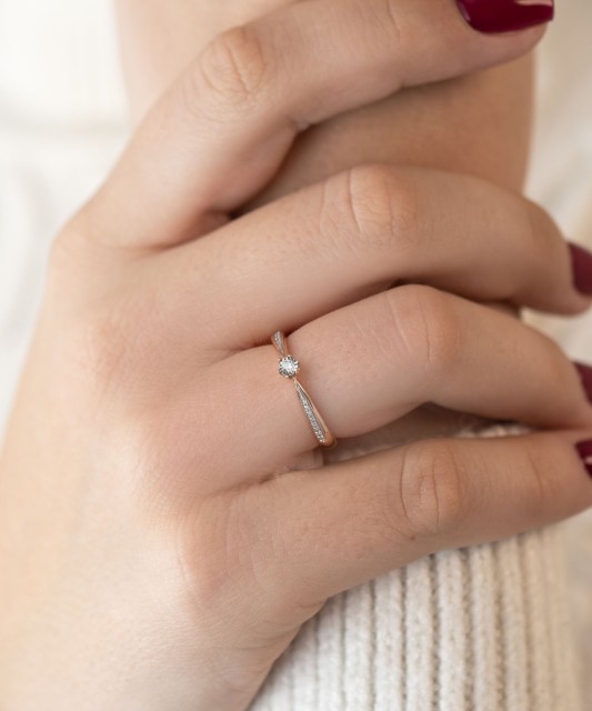 Gold ring with diamonds