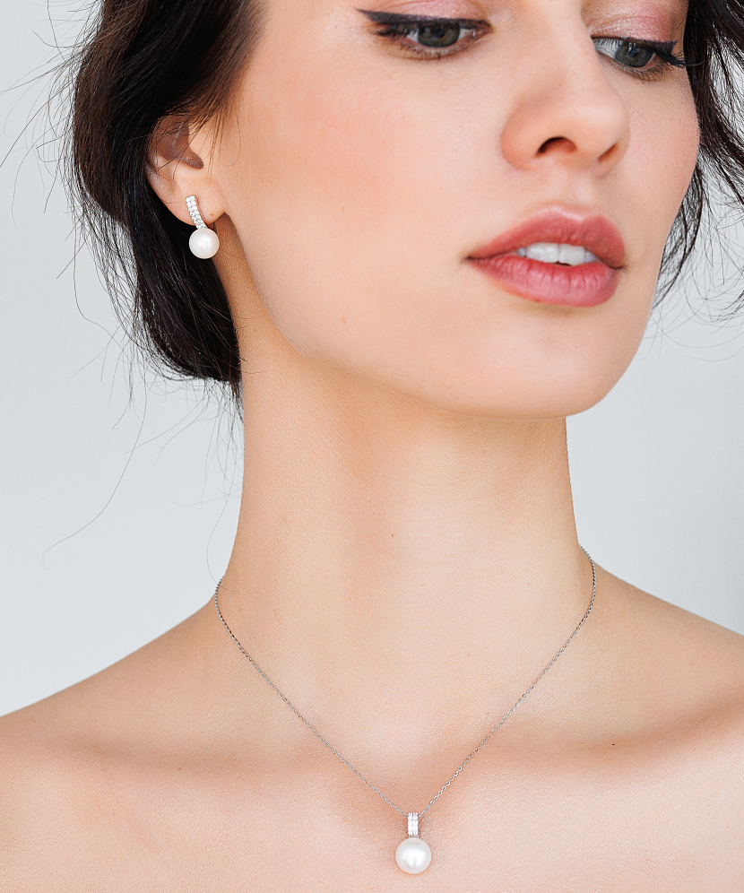 Sterling silver pendant with pearl and zircons