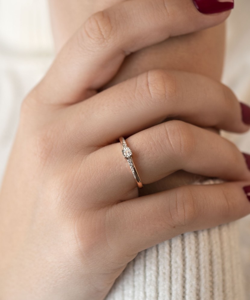 Золотое кольцо с бриллиантами Золотое кольцо с бриллиантами