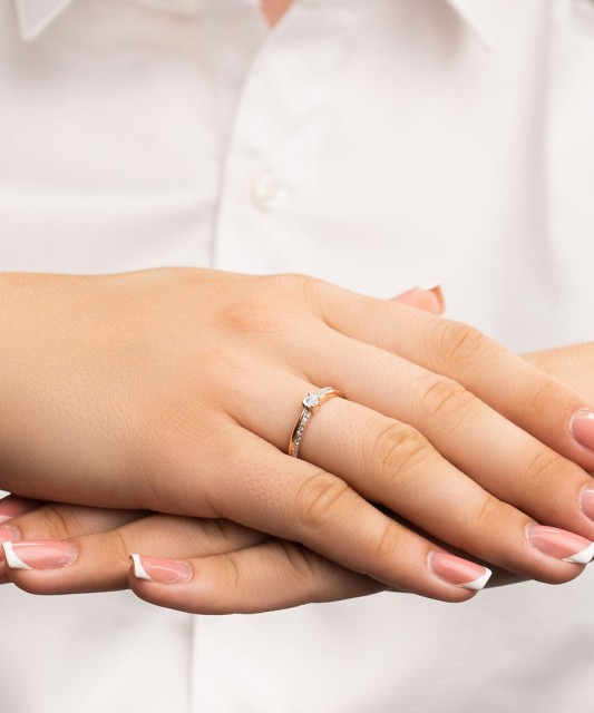 Gold ring with diamonds