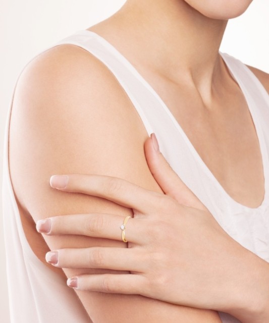 Gold ring with diamond