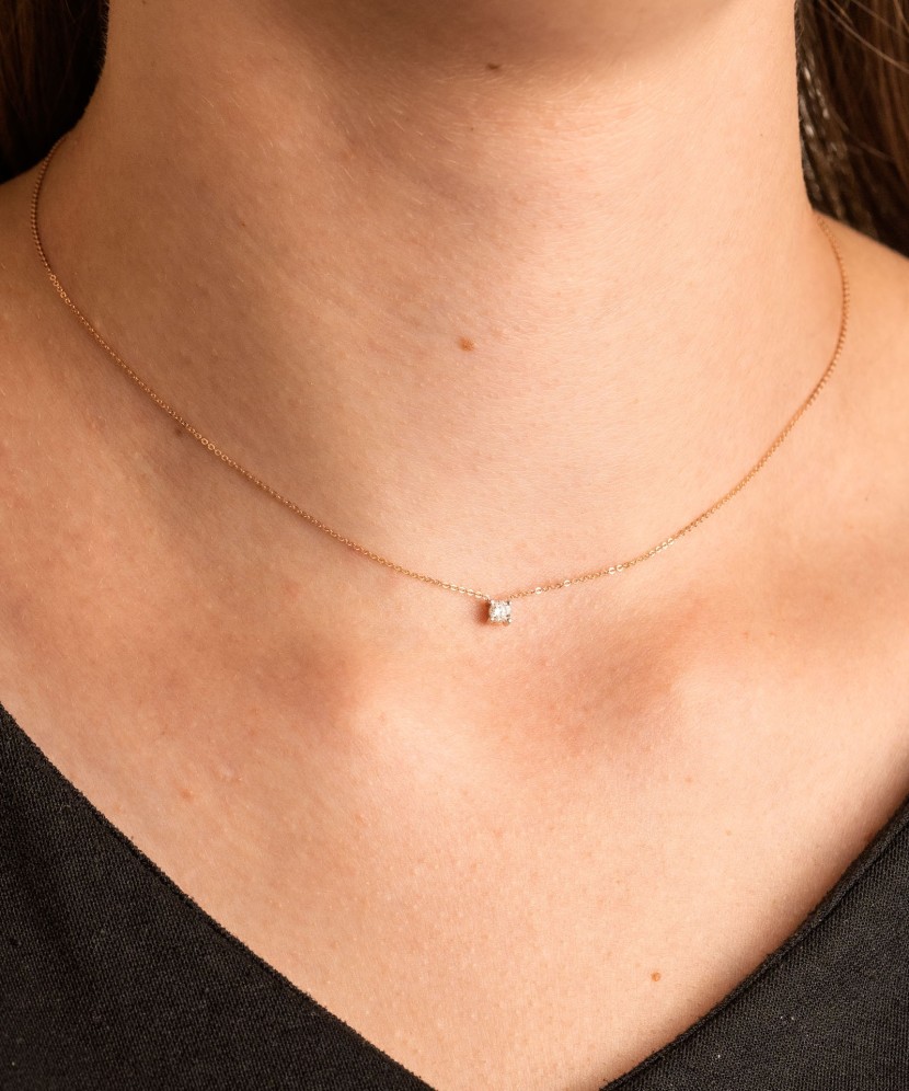 Золотая цепочка с бриллиантовым подвеской Золотая цепочка с бриллиантовым подвеской