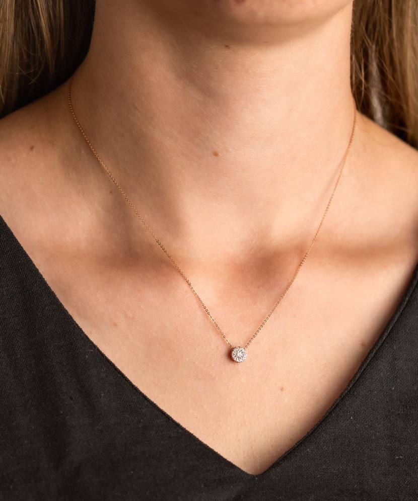 Золотая цепочка с бриллиантовым подвеской Золотая цепочка с бриллиантовым подвеской