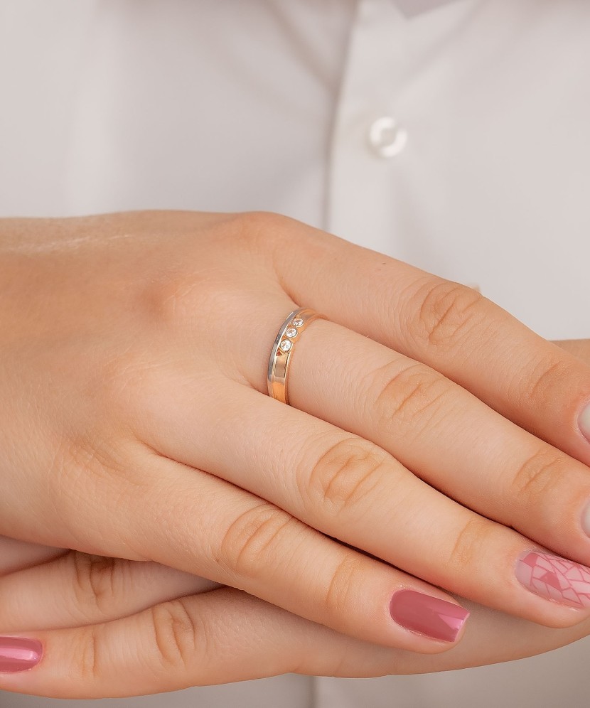 Gold ring with zircons Gold ring with zircons