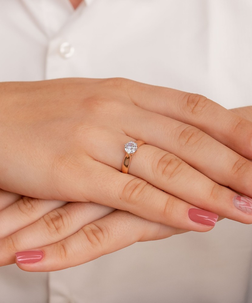 Золотое кольцо с кристаллом