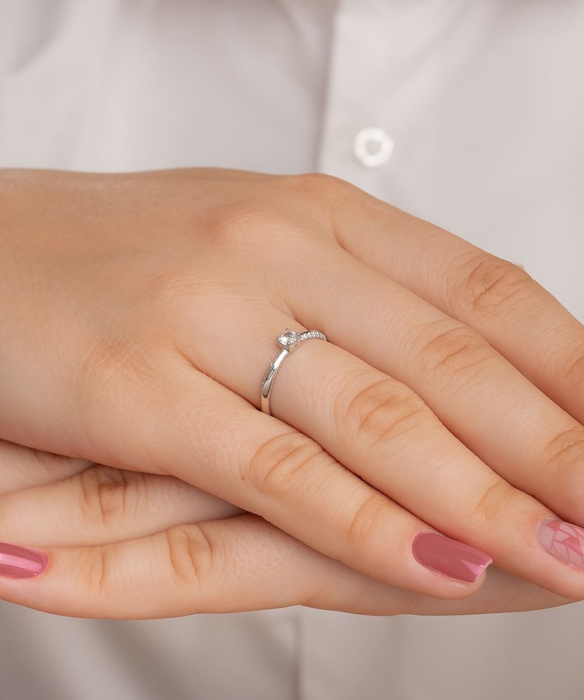 White gold ring with zircons White gold ring with zircons