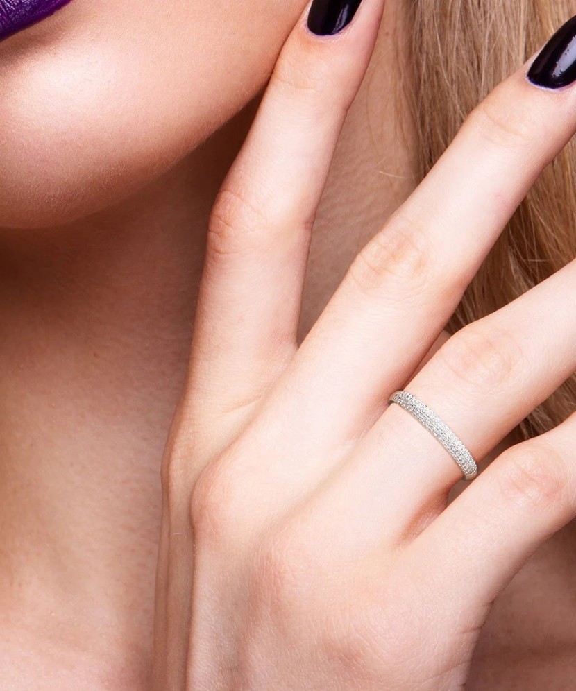 Кольцо из белого золота с алмазами Кольцо из белого золота с алмазами