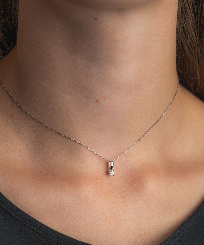 Подвеска из белого золота с бриллиантами Подвеска из белого золота с бриллиантами