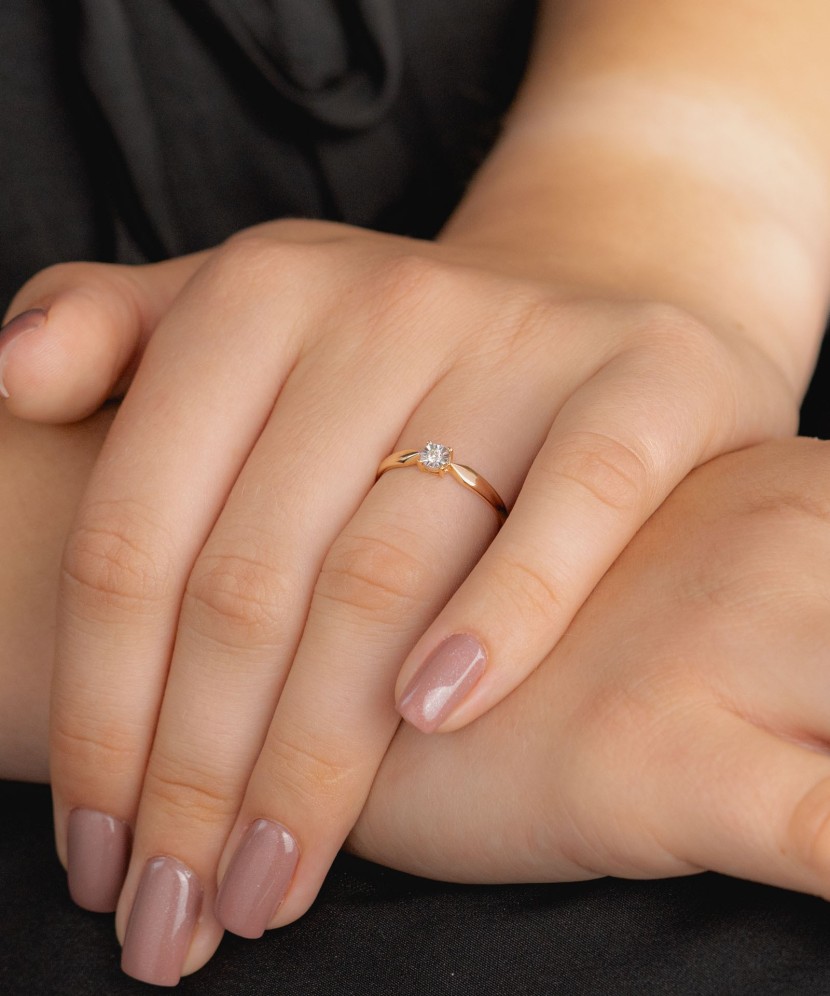 Gold ring with diamond