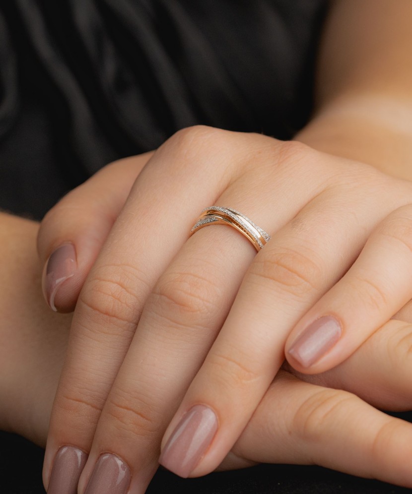 Золотое кольцо с алмазами Золотое кольцо с алмазами