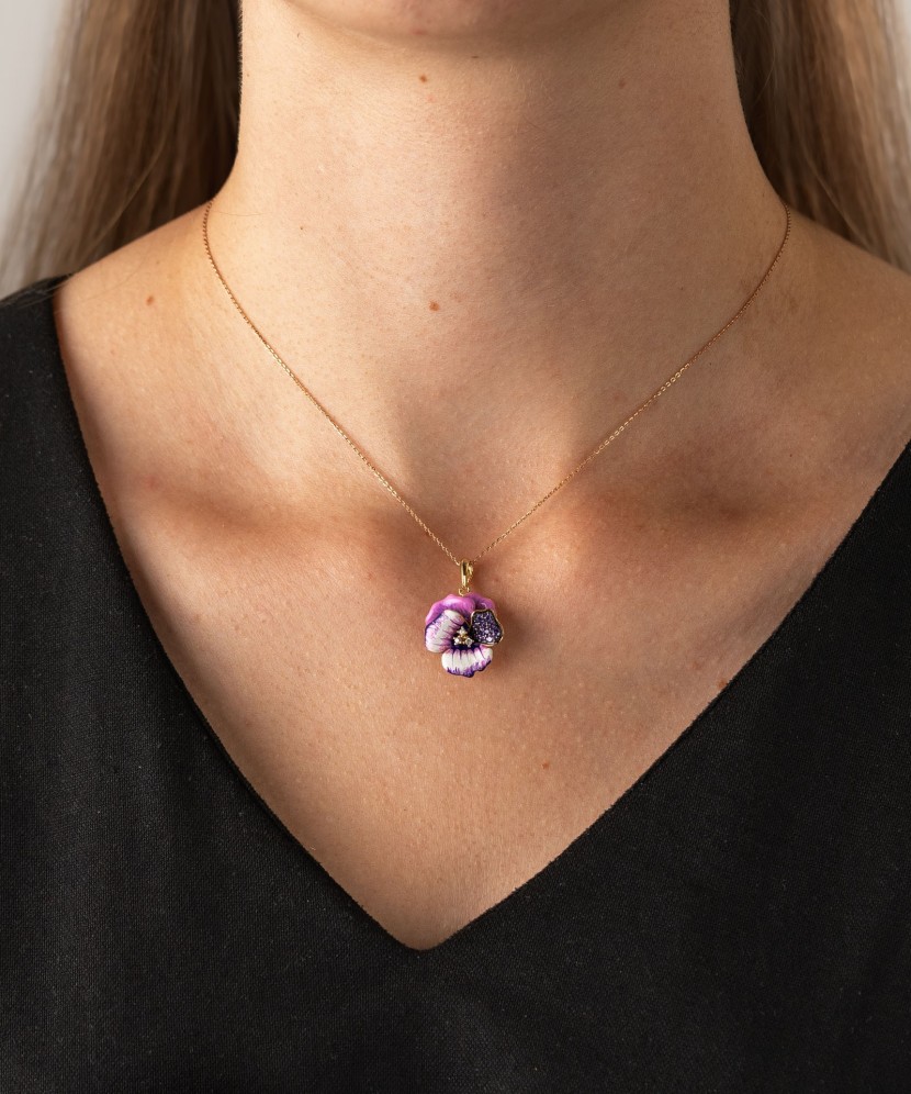 Серебряный позолоченный кулон с эмалью и цирконами