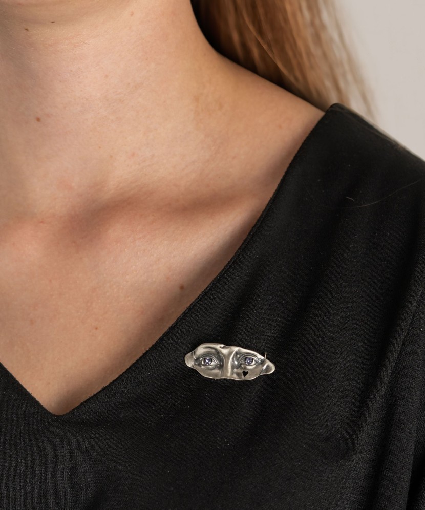 Sterling silver  brooch with zirconium