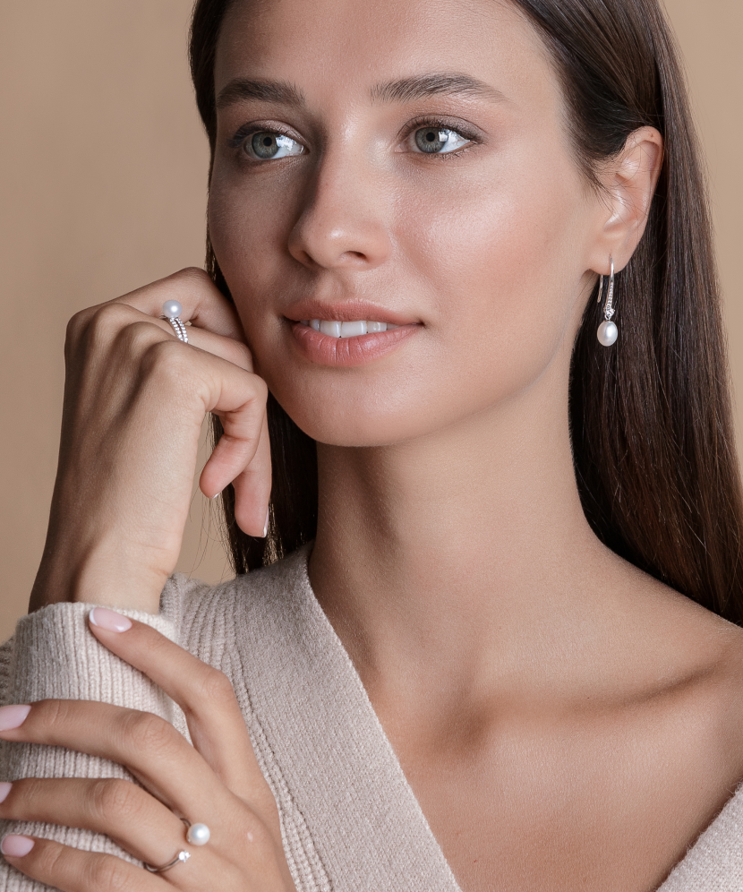 Серьги из серебра с жемчугом и цирконами Серьги из серебра с жемчугом и цирконами