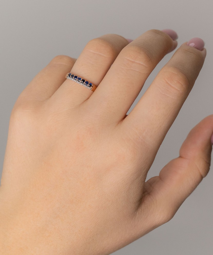 Gold ring with sapphires and diamonds