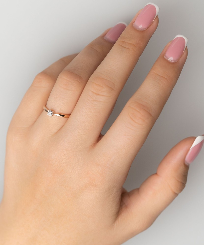 Золотое кольцо с алмазом