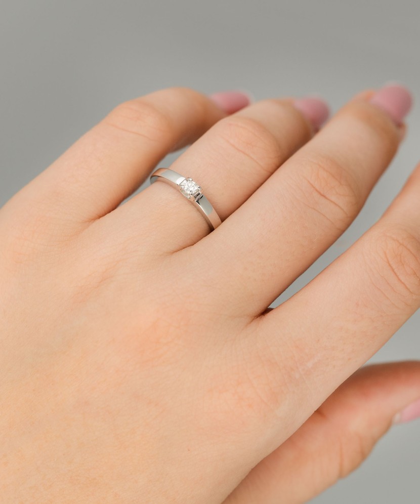 Кольцо из белого золота с бриллиантом 0,078ct Кольцо из белого золота с бриллиантом 0,078ct
