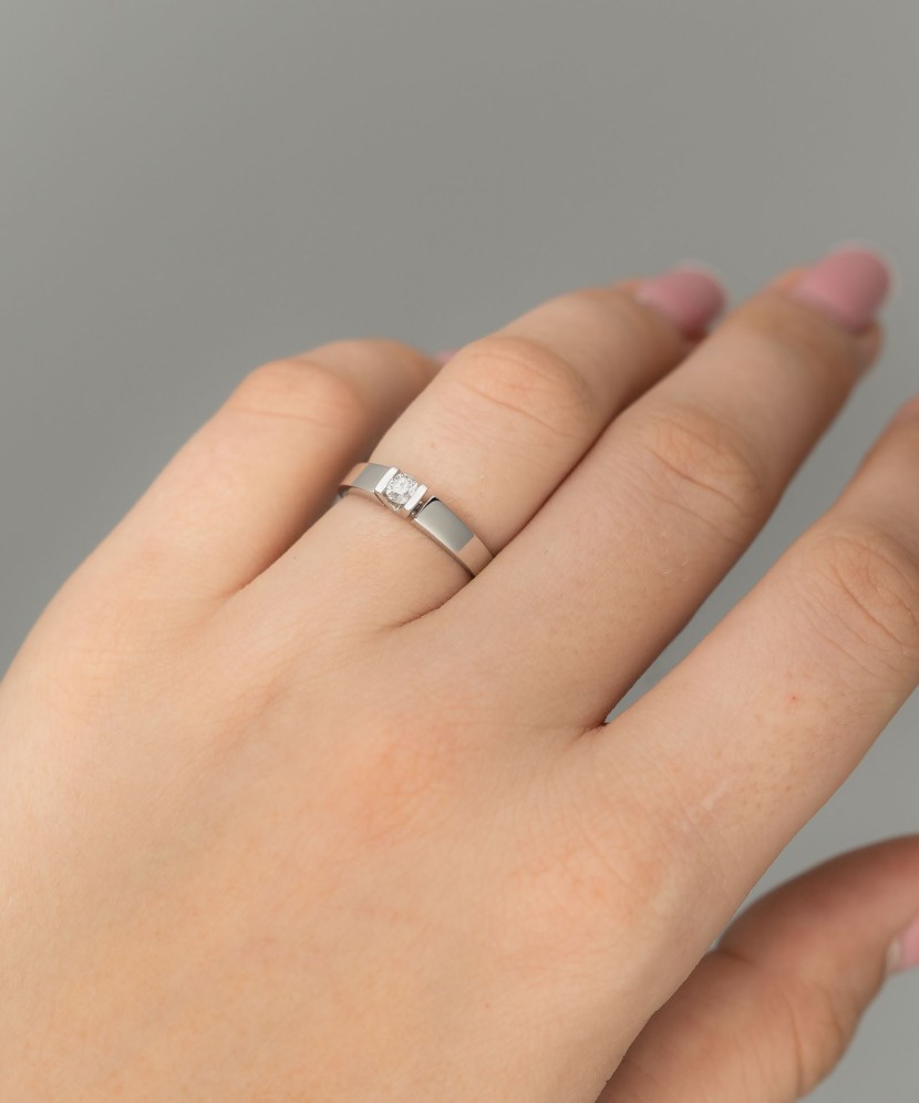 Кольцо из белого золота с бриллиантом 0,153ct