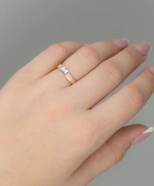 Gold ring with diamond 0,08ct