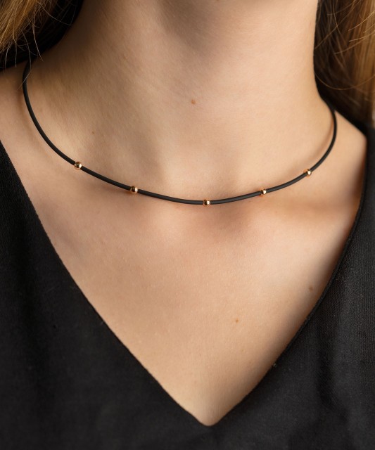 Rubber chain with gold