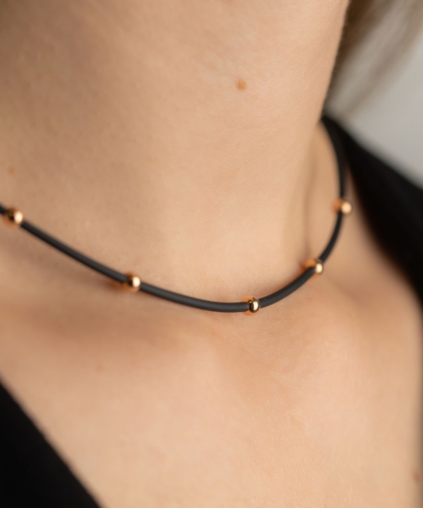 Rubber chain with gold