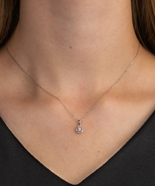 Подвеска из белого золота с бриллиантами