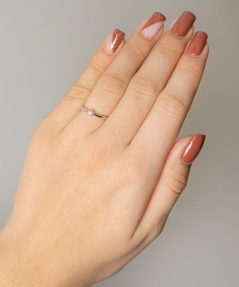 White gold ring with diamond