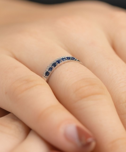 White gold ring with sapphires and diamonds