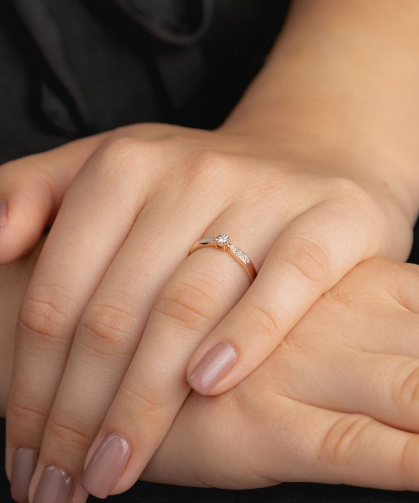 Gold ring with diamonds