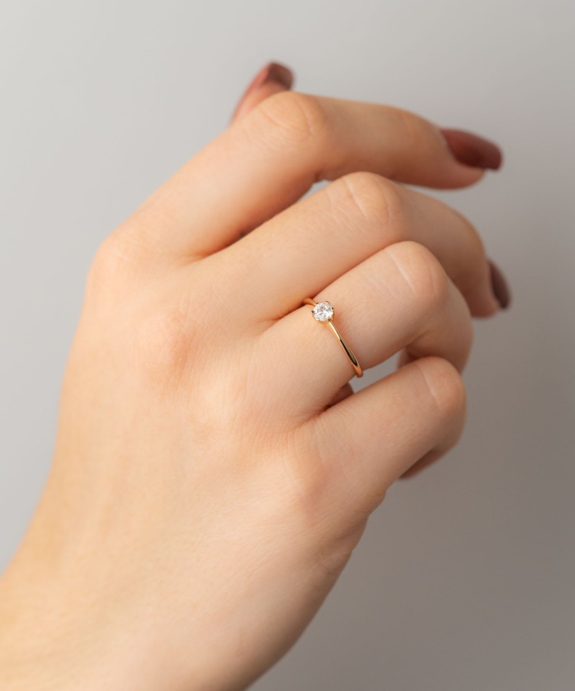 Золотое кольцо с цирконом