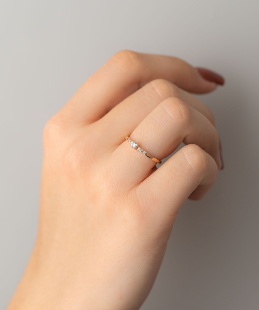 Gold ring with zircons