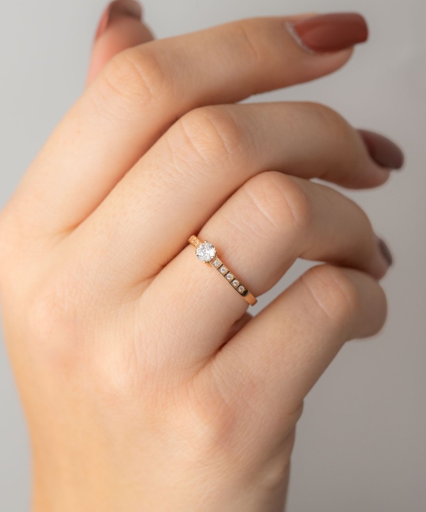 Золотое кольцо с цирконами