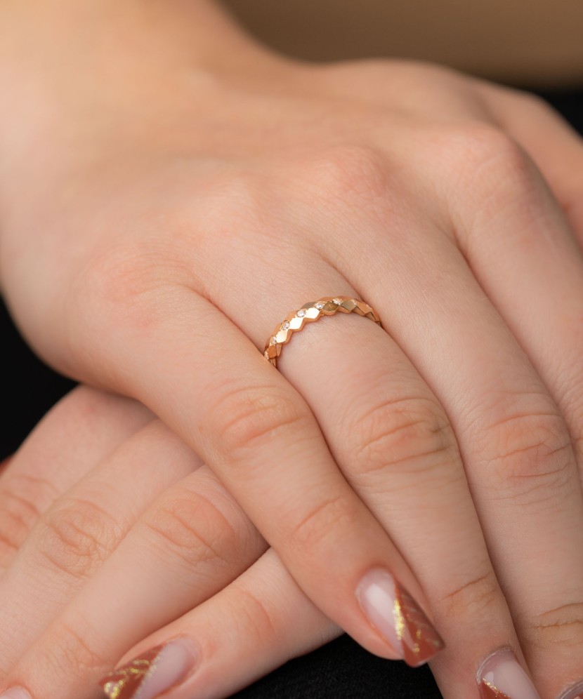 Gold ring with zircons