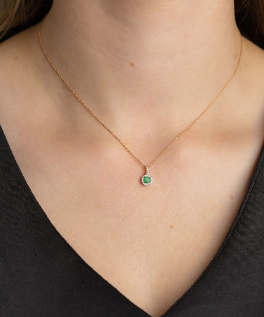 Gold pendant with emerald and diamonds